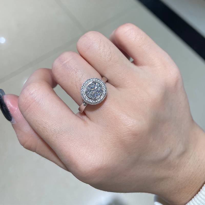 光臂圆包女戒S925银镀18K白金定制选款主石莫桑钻1.0ct/副石高碳钻
